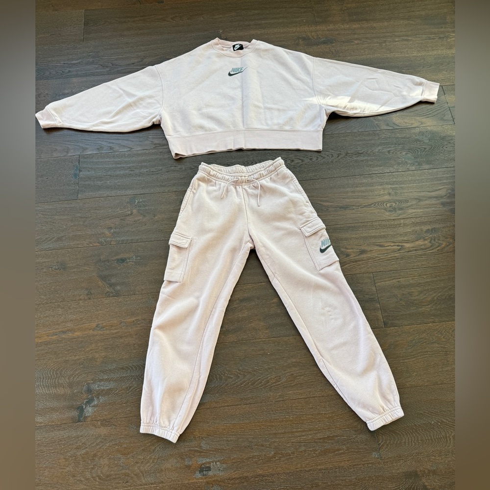 Nike Sweatshirt and Sweatpants Set